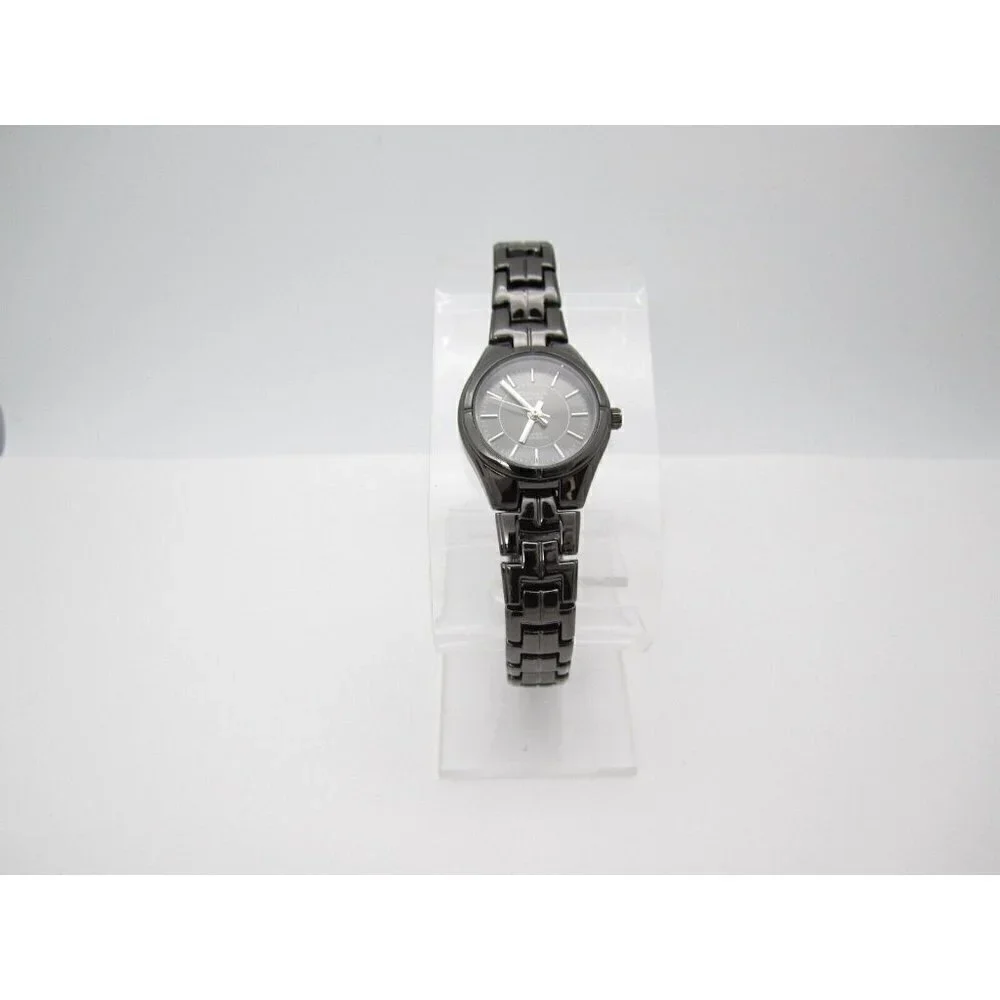 Women QMax Quartz WR Analog‎ 25mm Dial Causal Round Watch (F637)